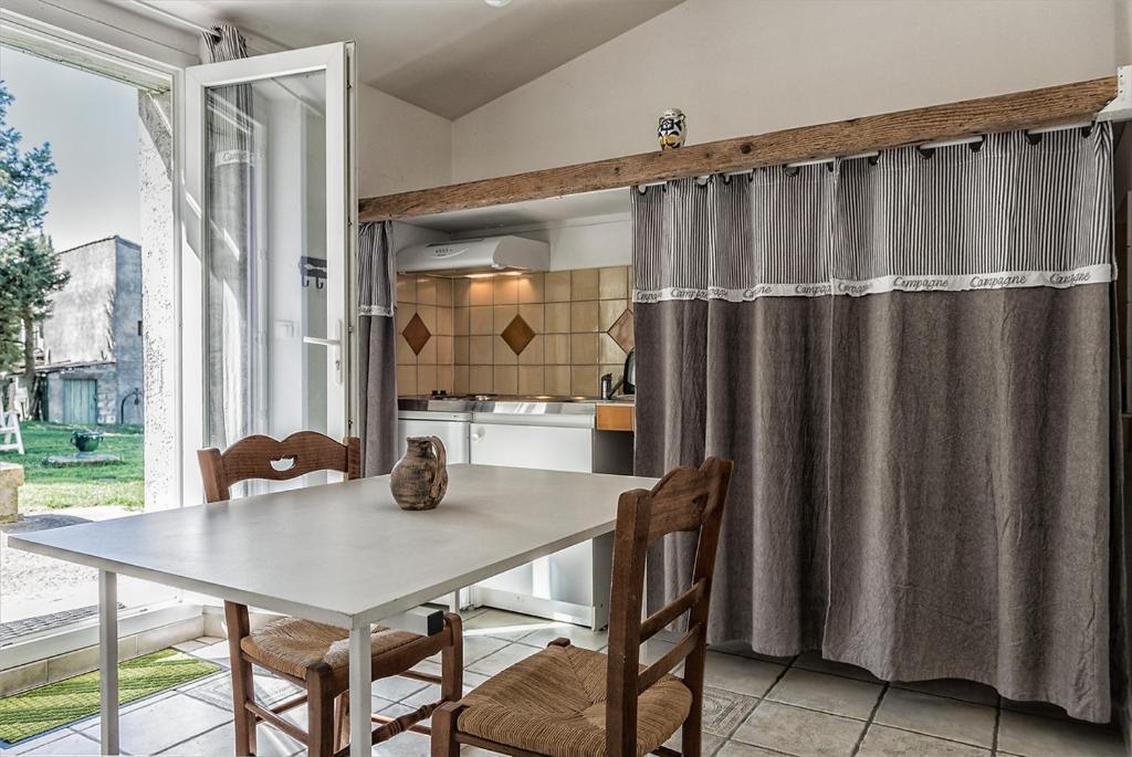 Ecuries Sainte Croix Bed & Breakfast Carcassonne Room photo